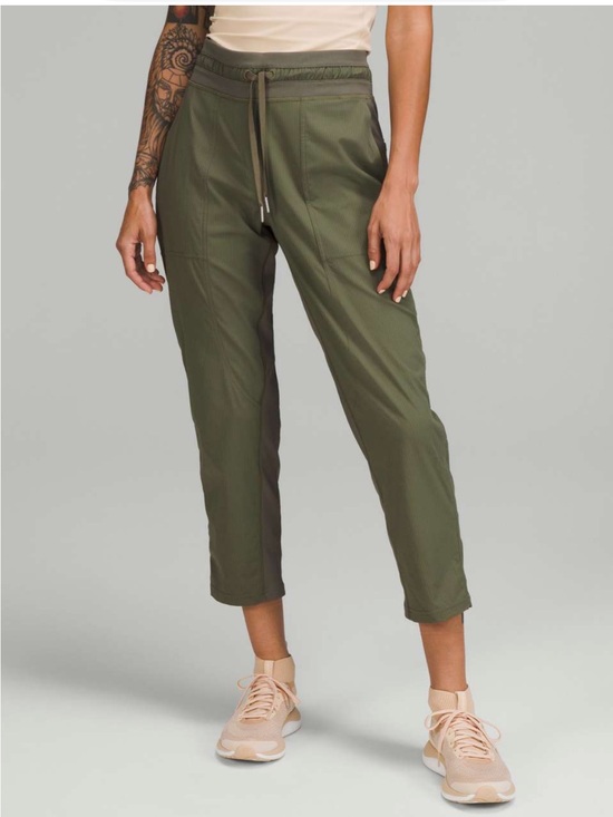 lululemon athletica Pants - Lululemon Dance Studio Mid Rise Crop Pants Size 4
